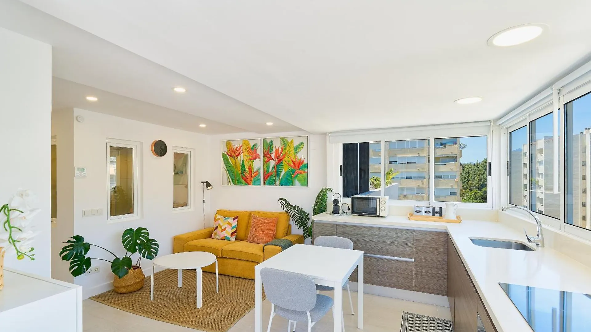Hola Marbella Cozy Penthouse Old Town & Beach Spain