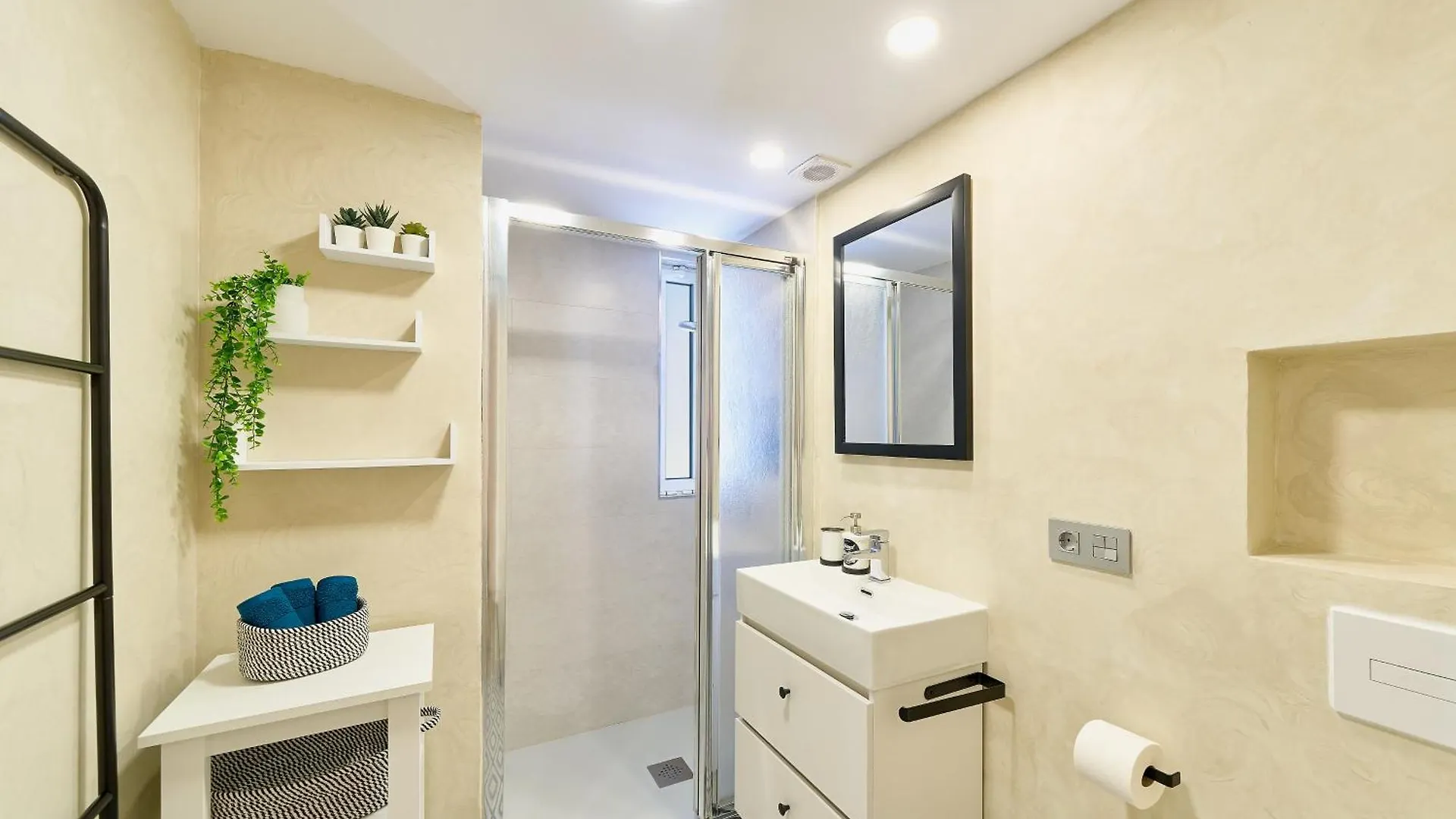 Hola Marbella Cozy Penthouse Old Town & Beach 0*,  Spain